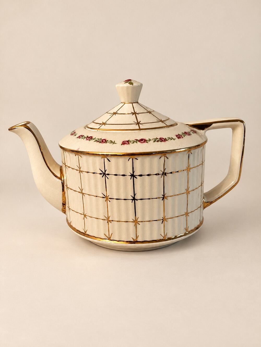 Vintage Sadler England Rosebud Teapot, Pink Roses and Gold Lattice